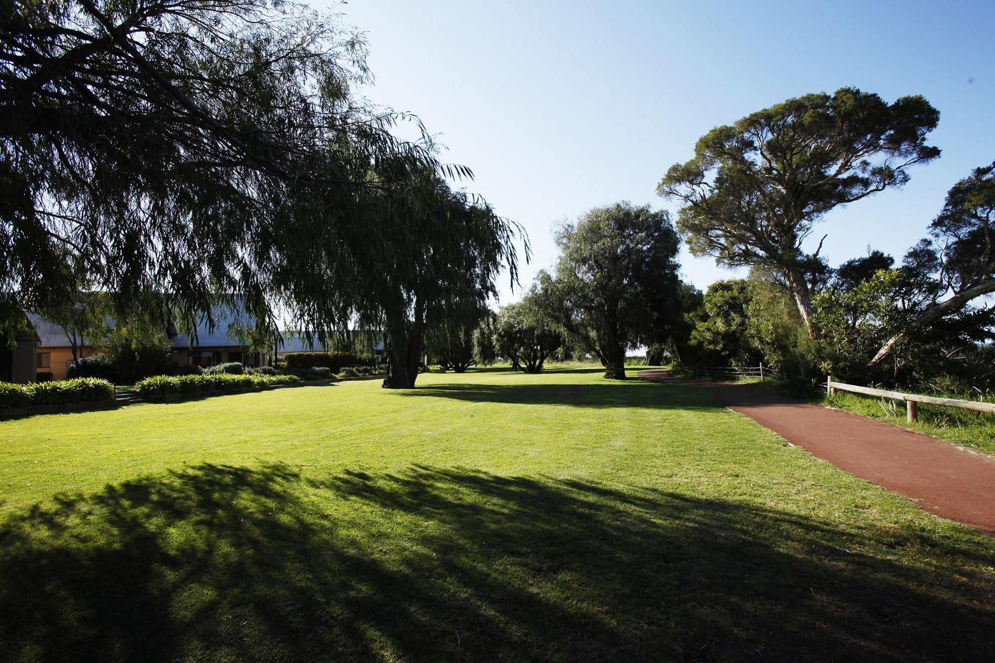 Whalers Cove Villas Dunsborough Exterior photo